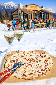 Flammkuchen und Wein (c) photo-austria.at_Martin Huber